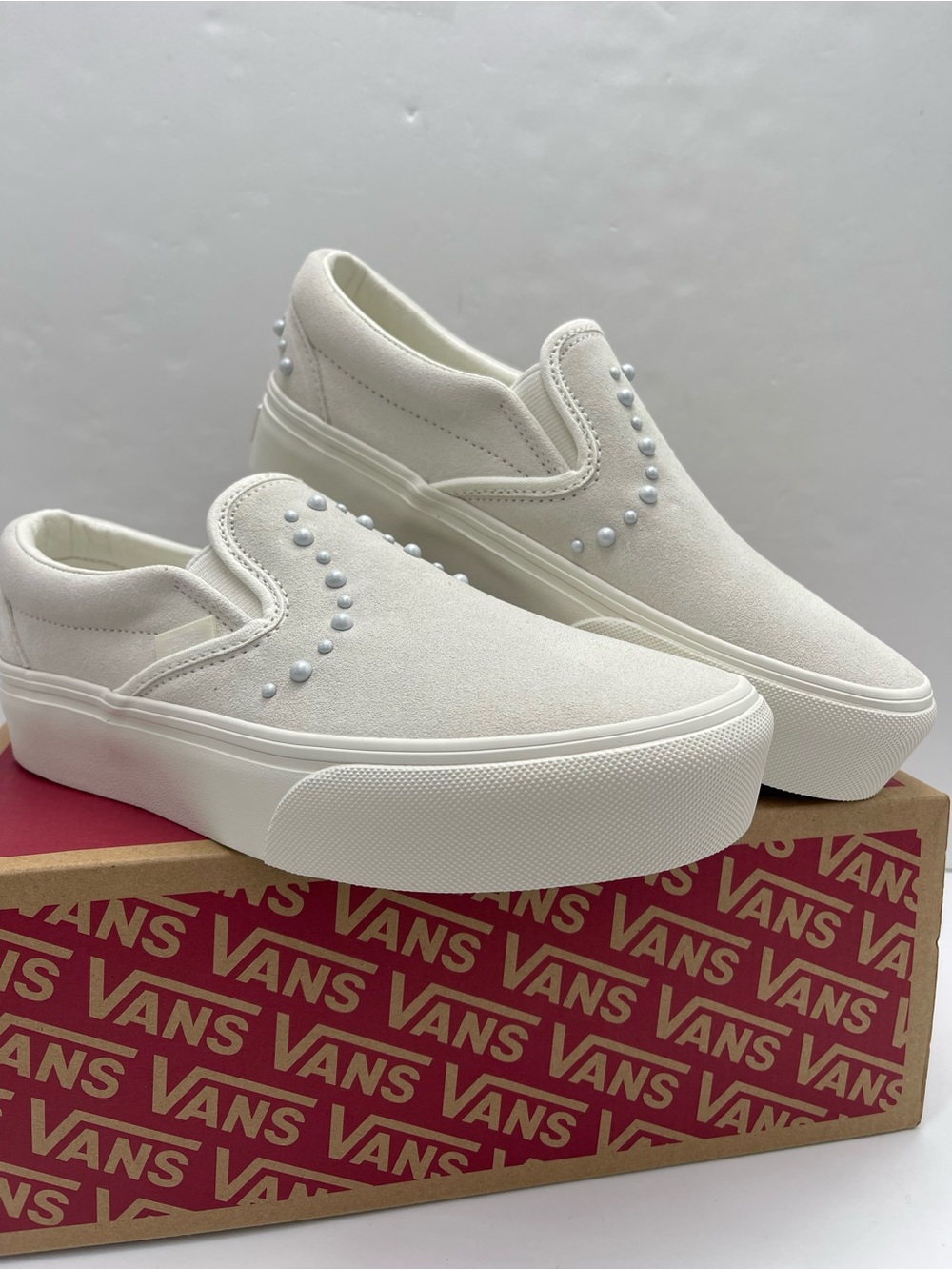 Vans WMNS Classic Slip-On Platform
Pearls Marshmallow
VN000EA9CCZ Sneakers - Picture 5 of 16